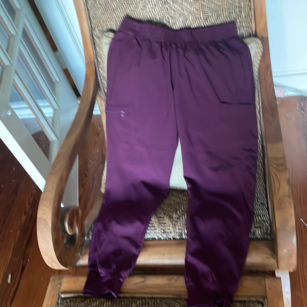 Med Couture set jogger scrub pants and top. Sz small, petite.